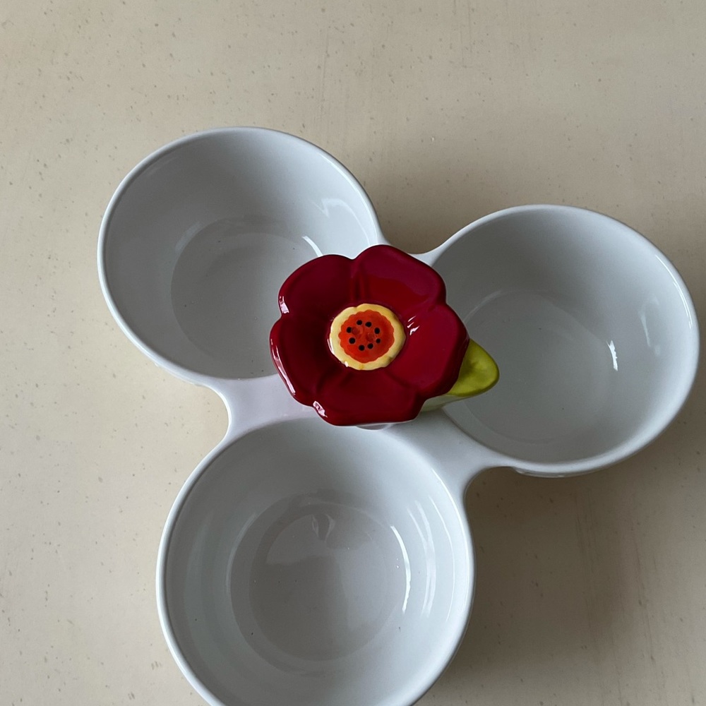 Ceramic Red Flower Platter Decor ๐บ - Picture 2 of 4